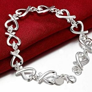 New Stunning Link Silver Hearts Bracelet 7.5”!